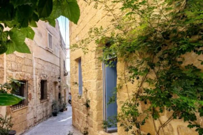 Historic Hideaways - 900 Year Old Converted Studios